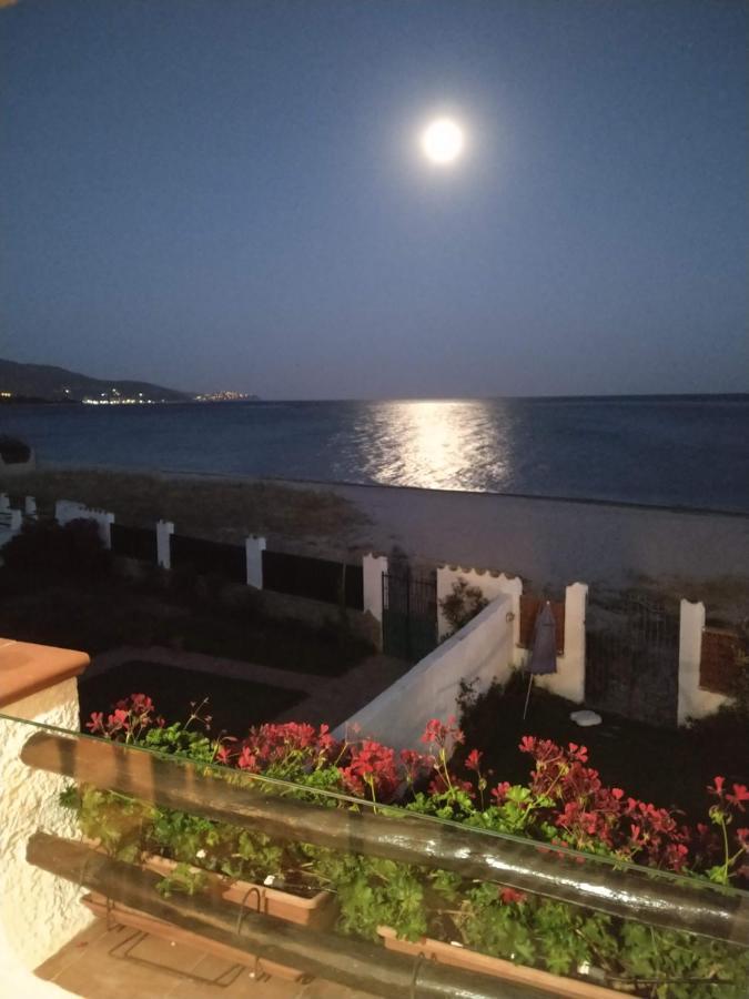 In Front Of The Beach - La Terrazza Sul Mare Flumini di Quartu Exterior foto